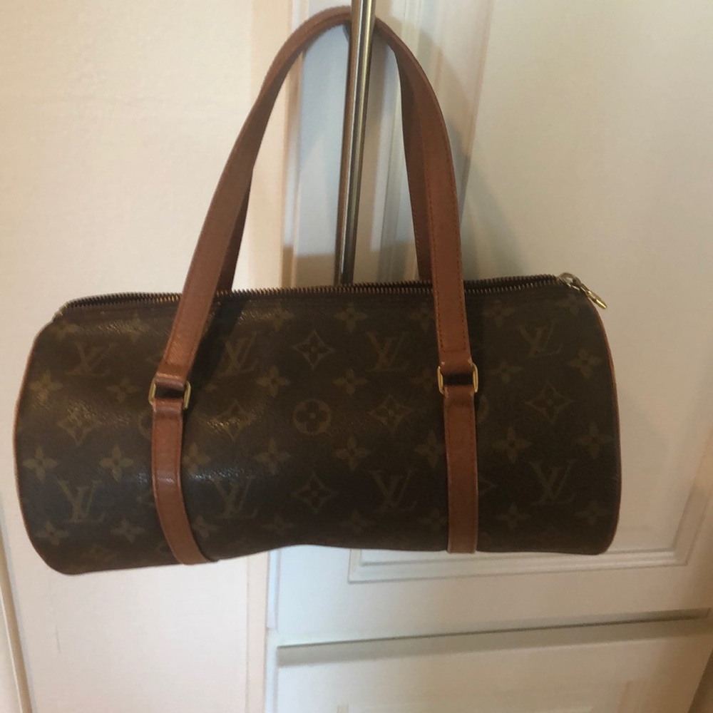 Great condition Louis Vuitton bag.
